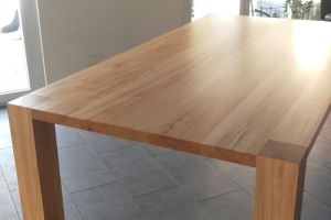 Massivholztisch